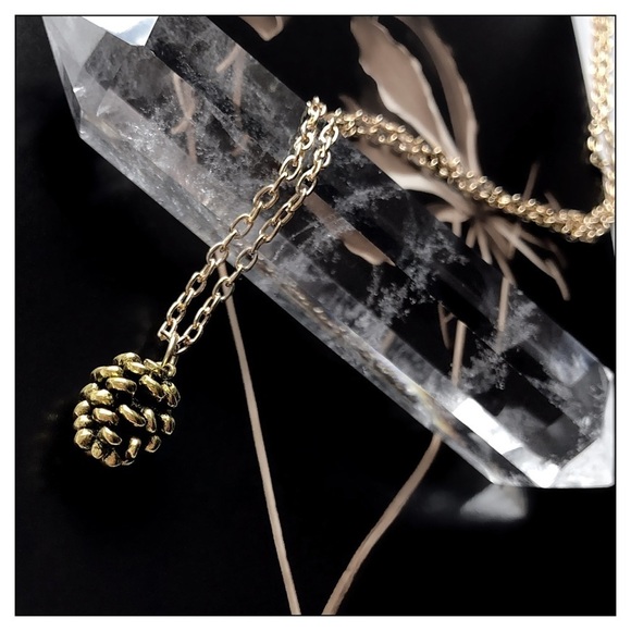 NEW Dainty Minimalist Antiqued Gold Pine Cone Necklace - Picture 1 of 6
